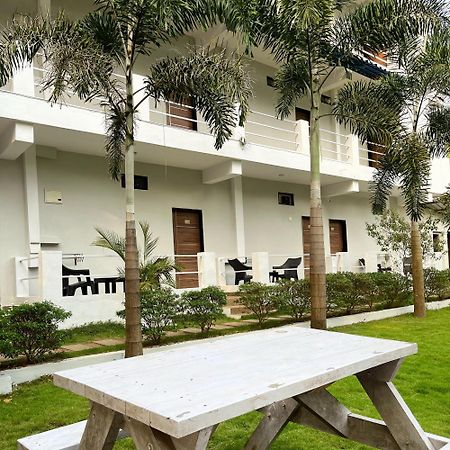 Fourteen Pods By The Sea Hotel Morjim Exterior photo