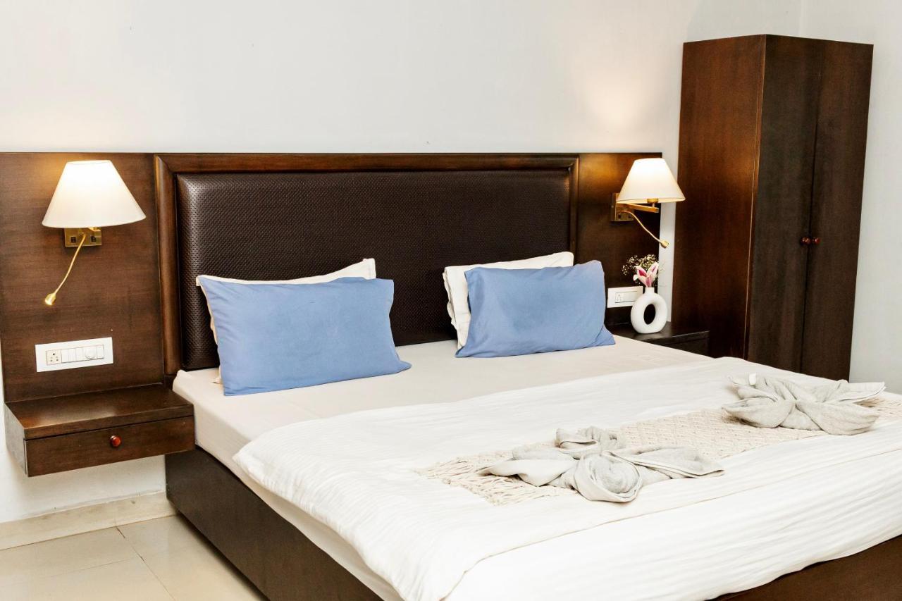 Fourteen Pods By The Sea Hotel Morjim Exterior photo