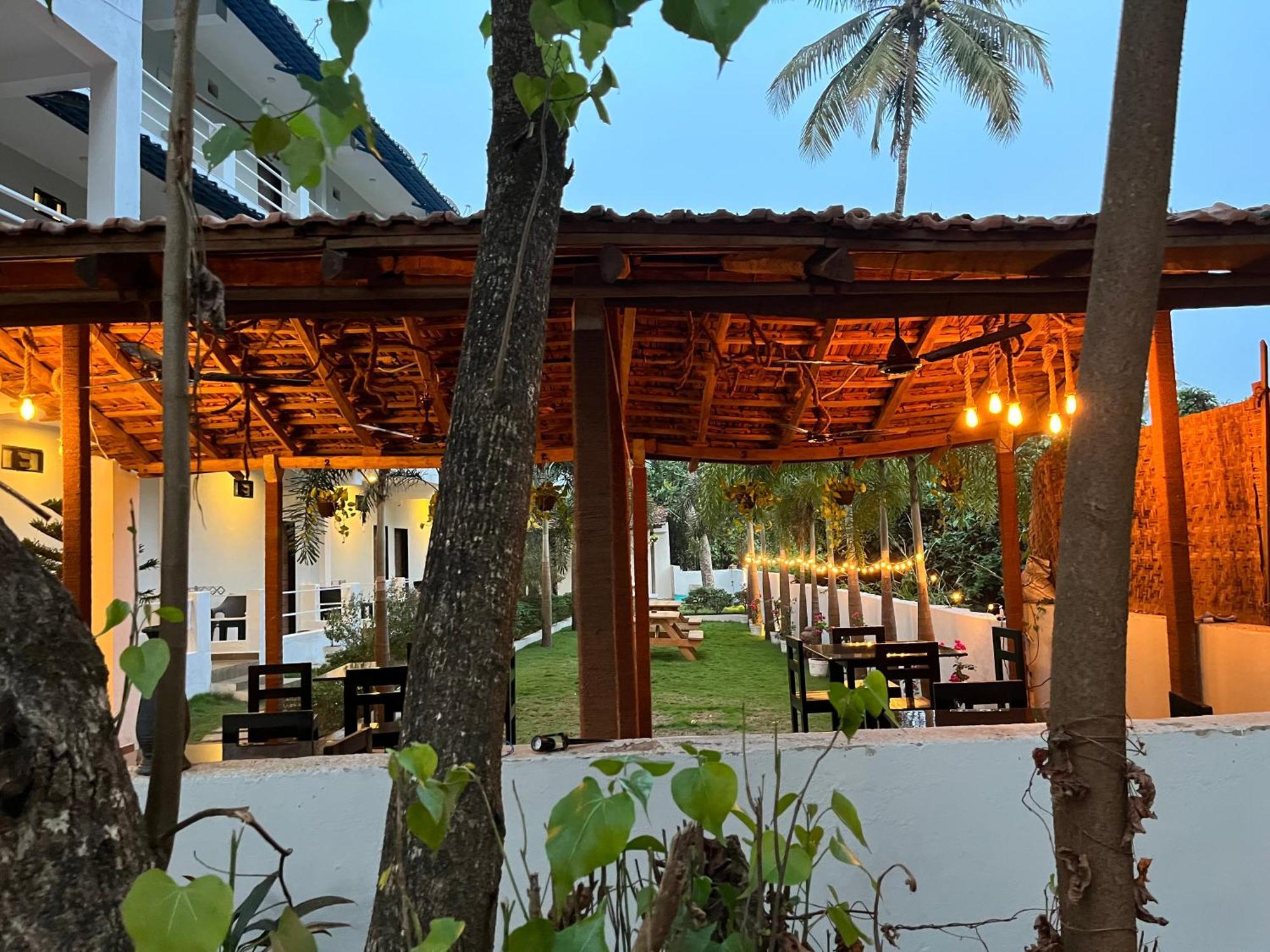 Fourteen Pods By The Sea Hotel Morjim Exterior photo