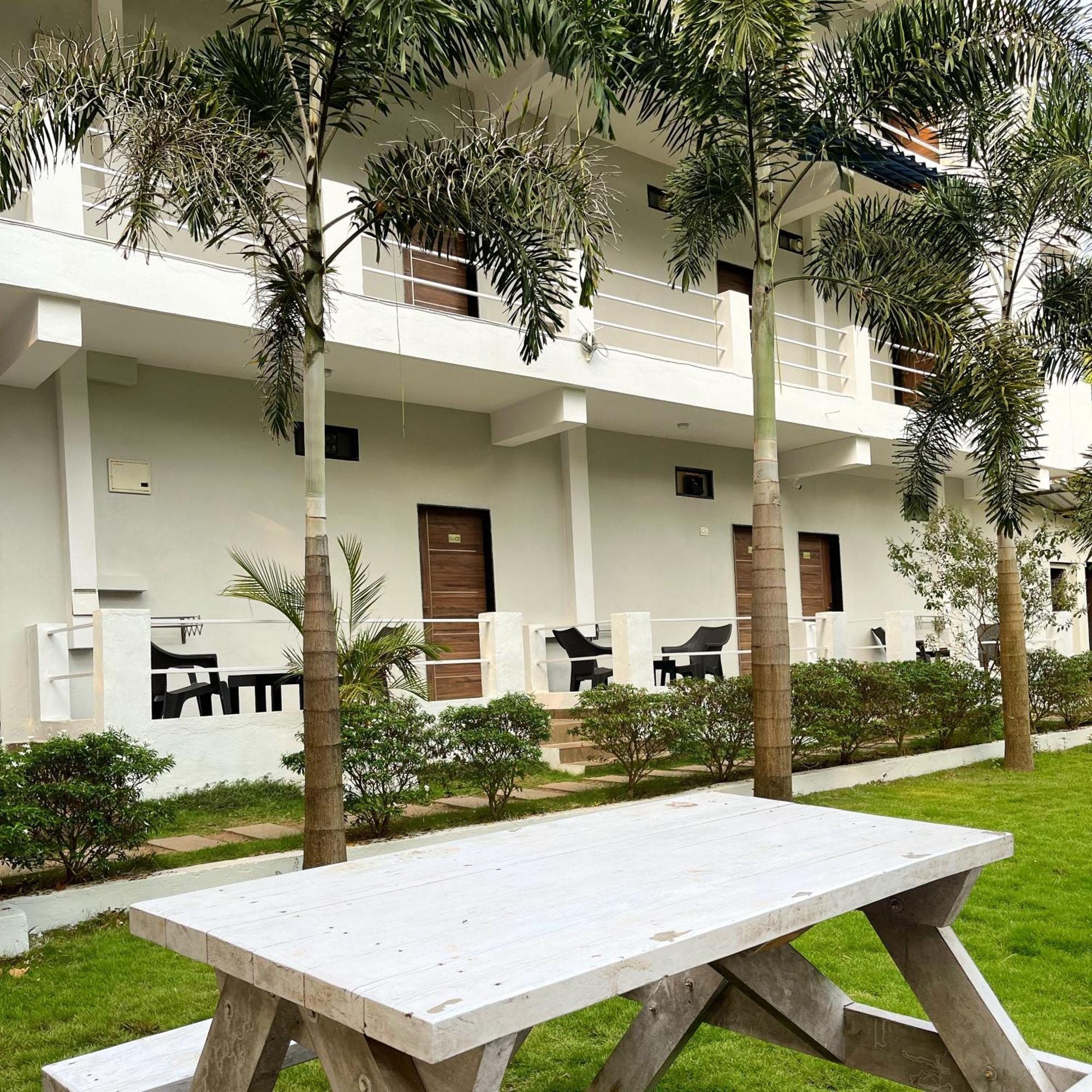Fourteen Pods By The Sea Hotel Morjim Exterior photo